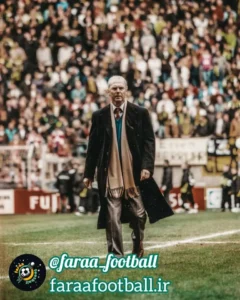 ایستاده در چمن راه رفتن